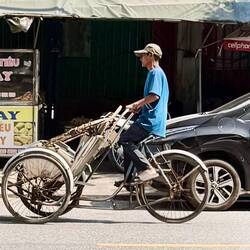 Un Xe ba gác (vélo à 3 roues pour transporter de la marchandise)