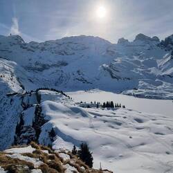 ... und das Skigebiet Titlis-Jochpass mit dem Trübsee im Vordergrund.