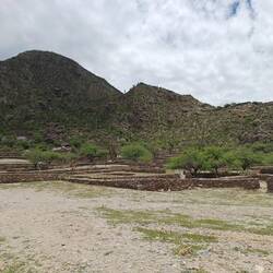 An diesem Hang befinden sich die Ruinen