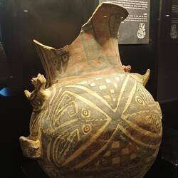 Museum: Keramiken - Urne