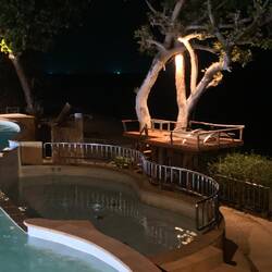 Our hotel pool had a treehouse over the sea, where we spent an amazing morning... and afternoon!