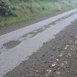 La route est couverte de cendre