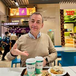 Erstmal eine warme und duftende Zimtschnecke in der Dubai Mall
