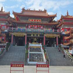 Buddhistischer Tempel am See