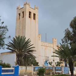 Sidi Ifni - Kirche ...ehemalige katholische Kirche Santa Cruz - heute Gerichtsgebäude.