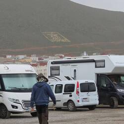 Unser "Brummel" stand am Rand des Wochenmarktes sicher.