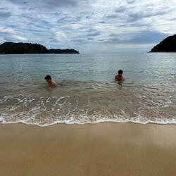 ...wird als erstes das Wasser getestet 😆