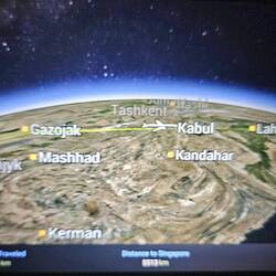 über dem Gebirge ist es im Flugzeug etwas unruhig...