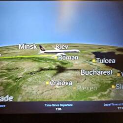 Fliegen an Kiew vorbei, flogen einen großen Bogen drum herum...