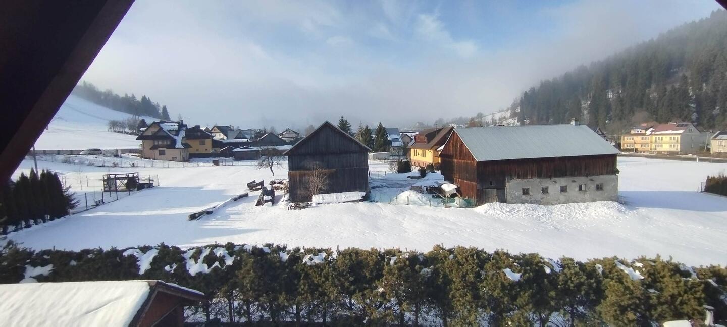 Vue de la fenêtre de la chambre au réveil