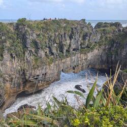 Pancake Rocks - Limestone undercut by waves