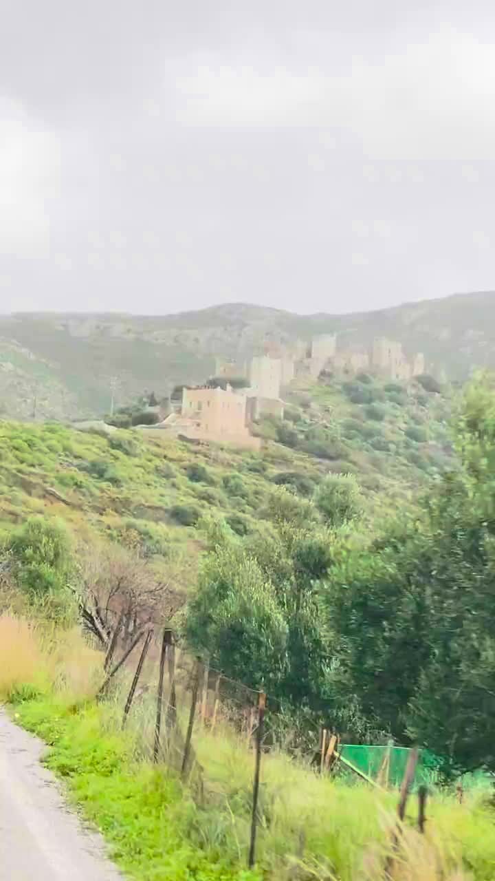 Auf dem Weg hinauf sieht Vathia schon toll aus..