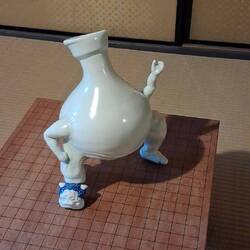 dynamische Vase auf der Biennale in Omihachiman