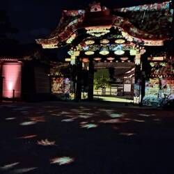 Das innere Tor zum Nijo-Castle - Lightshow