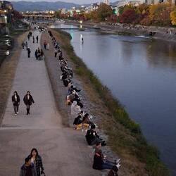 Kyoto am Abend - der Fluss, dessen Namen auf deutsch "dunkel" bedeutet"