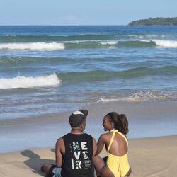 Kinder im Wasser und die Eltern können mal entspannen