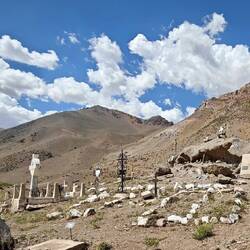 Friedhof für die Opfer des Eisenbahn-Baus und verunglückte Bergsteiger