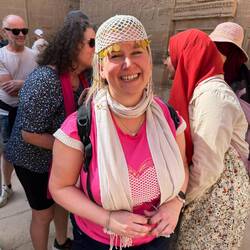 Ägypterinnen aus Kairo haben mir gleich nen Schmuck verpasst, sehr nett, offen und freundlich