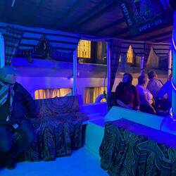 Rückfahrt mit anlegen an irgendeinem Schiff.dann begann wieder das Schiffshopping