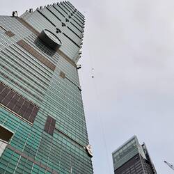 Wer entdeckt den Mann ?