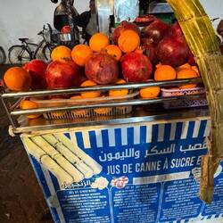 Diese Saftstände, ich liebe es. Riesige Granatäpfel!