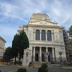 Synagogue on Walk to Food Tour