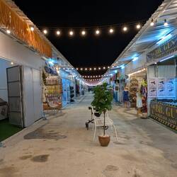 Der neue Markt neben dim BoxCamp.. glaube nicht das er sich lange hält 😃es fehlt der Flair.. schade