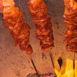 Abends dann lecker Tandori Hühnchen und Naan Brot.