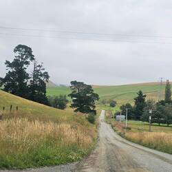 oft ist hier die Straßendecke unterbrochen