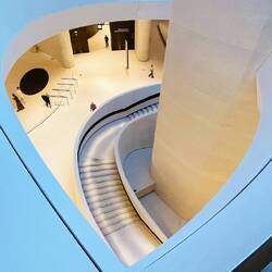 Símbolo de orgullo nacional y visión del futuro de Emiratos Árabes Unidos.