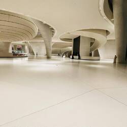 Representa el viaje de Emiratos desde el desierto hacia la modernidad.