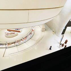 Espacio que celebra la historia, cultura y sabiduría del pueblo emiratí.