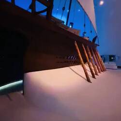 Es un barco emiratí, recorrido por dentro