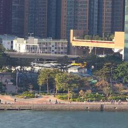 Die Promenade am Hafen