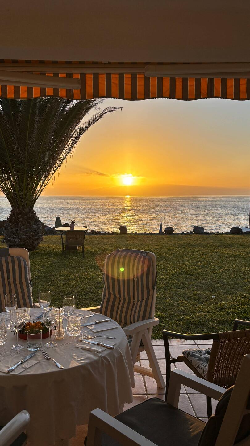 Der Blick von Wohnzimmer und Terrasse