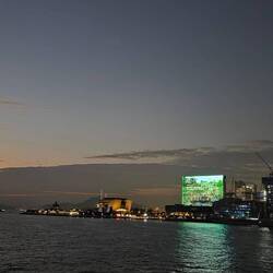 Rechts das höchste Gebäude Hongkongs