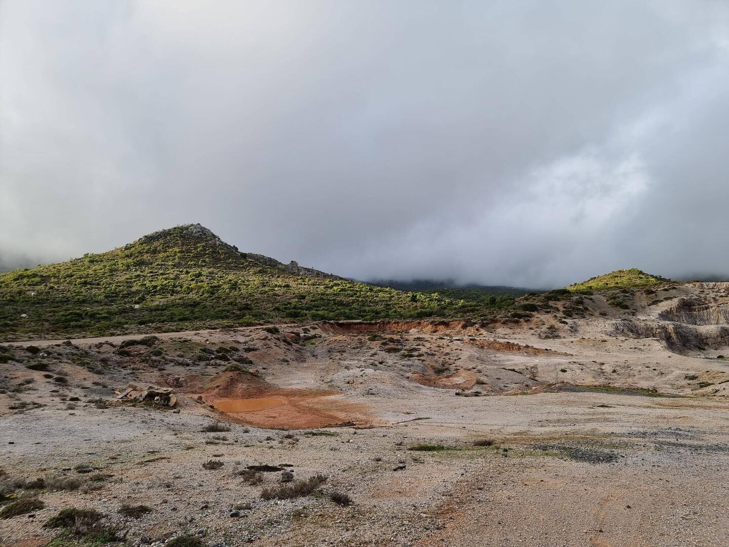 Vor lauter Nebel sind die Windräder ganz versteckt.