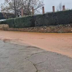 ...ca 20m seitlich von uns bahnen sich die Wassermassen einen Weg.
