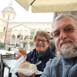 Brioche con gelato - obligatorio per noi, anche quando piove