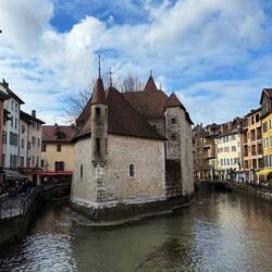 ... und sich schlängelnden Kanälen