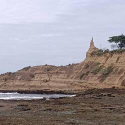 La pointe de montañita qui ferme la plage