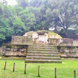 Zahlreiche Nebengebäude, die erklommen werden wollen ...