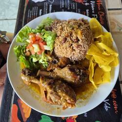 Der ,Klassiker' in Costa Rica - Reis mit Bohnen und Hühnchen