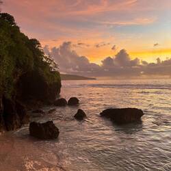Zonsondergang bij Pofitu