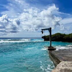 Avatele Beach, hier gaan dus ook de kanovissers te water