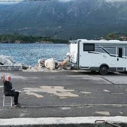 ..Schatzi macht es heute wieder einmal Spaß mit der Drohne zu spielen 😍🤣