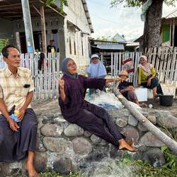 This lady approached me to chat. Her English was excellent