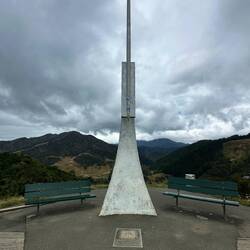 Diese riesige "Nadel" markiert ihn: