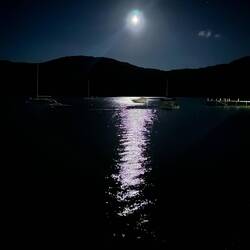 Gute Nacht Momorangi Bay