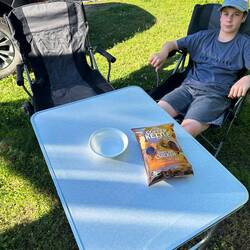 ... nach ca. 20 Metern liess sie die Tüte fallen, pickte sie auf und fing an zu fressen.